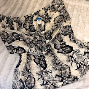 ❤️4 for $15 Snakeskin print Peplum Top